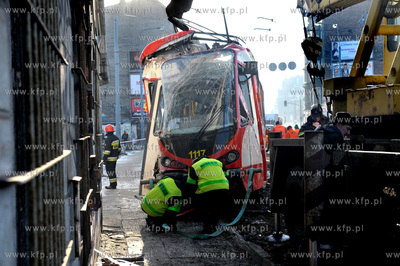 Ok. godz. 8:00, tramwaj nr 7, jadacy w kierunku Nowego...