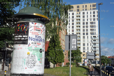 Gdańsk Wrzeszcz. Slup ogloszeniowy na ul. Partyzantow.w...