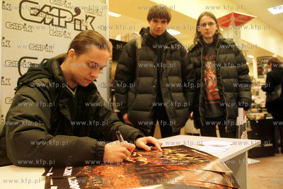 Empik Gdansk - zespol VADER podpisuje plyty i plakaty...