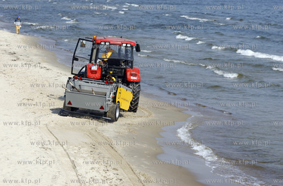 Sopot. Nz przesiewanie piasku.
17.04.2009
fot. Krzysztof...