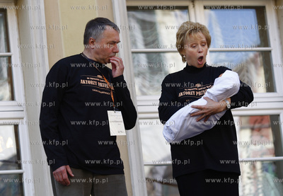 Gdansk. Dlugi Targ. Happening pt Aktorzy Przyjechali...