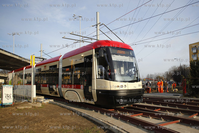 Gdańsk. Próbny przejaz tramwaju po zmodernizowanym...
