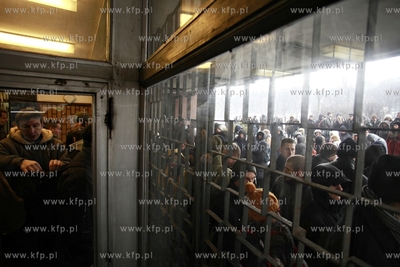 Gdansk. Nabor do policji. Kolejka chetnych do pracy...