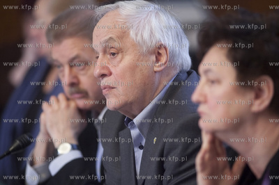 Sesja Rady Miasta Sopotu. Nz. Wieczeslaw Augustyniak....