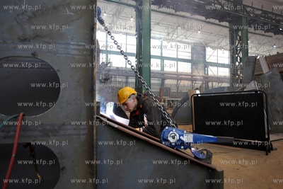 Stocznia Remontowa Nauta S.A. buduje statki w hali...