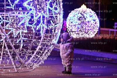 Pruszcz Gdanski. Iluminacje swiateczne na deptaku.
16.12.2014
fot....