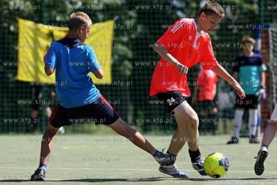 Gdansk Zaspa. Pilkarski turniej dzikich druzyn Do przerwy...