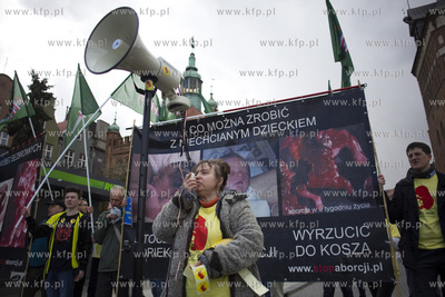 Gdańsk. Targ Węglowy. Wiec sprzeciwu wobec zaostrzania...