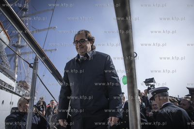 Powrót do portu w Gdyni żaglowca Dar Młodzieży...