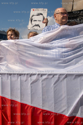 Gdańsk. Plac Solidarności. Symboliczne otwarcie bramy...