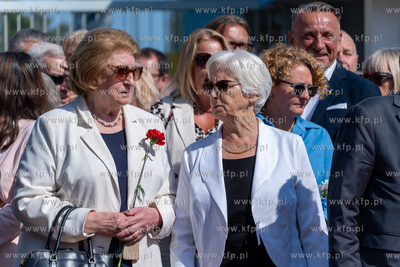 Gdańsk. Plac Solidarności. Symboliczne otwarcie bramy...