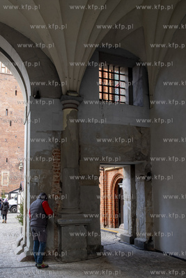 Tymczasowy, na czas remontu,  płot zniknął i odsłonił...