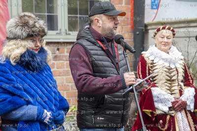 Odsłonięcie tablicy poświęconejrzeźbiarzowi  prof....