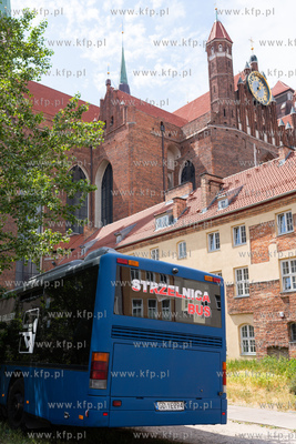 Kontrowersyjna strzelnica w autobusie przy Kaplicy...