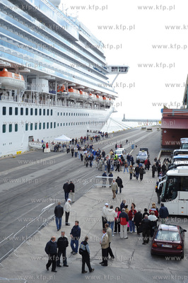 Wycieczkowiec Emerald Princess jest najwiekszym statkiem...