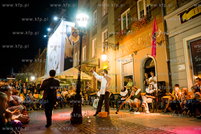 Gdansk. Ul Dluga. Teatr w Oknie. Festiwal Szekspirowski....