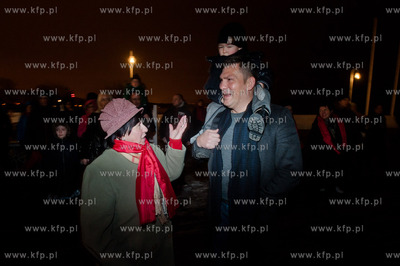 Sopot. Molo. Happening przeciw przemocy wobec kobiet,...