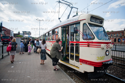 Gdansk. Zabytkowy tramwaj typu 102Na, ktory pelni role...