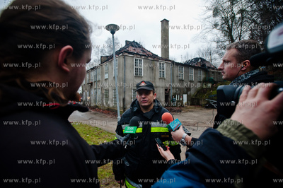 Gdansk. Oliwa. Dogaszanie i ogledziny dachu zabytkowego...