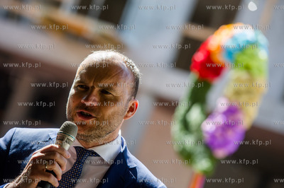 Gdynia. Uroczyste zawieszenie wiechy na nowo powstajacym...