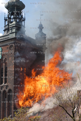 Pozar zabytkowego kosciola sw Katarzyny w Gdansku.
22.05.2006
Fot....