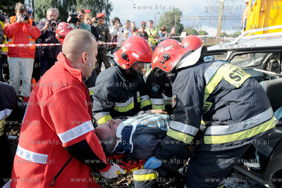 Na strzezonym przejezdzie kolejowym przy ul. Puckiej...