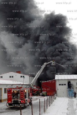 Rubno, kolo Elblaga. Pozar hali magazynowej zakladu...