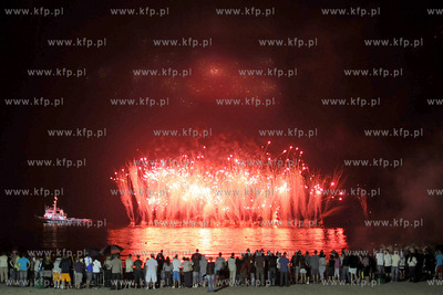 Plaza z Gdyni Srodmiesciu. Towarzyszace imprezie Beach...