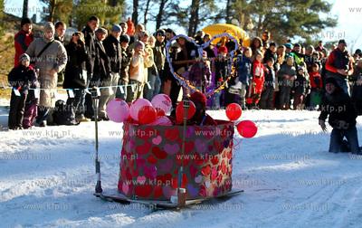 Druga edycja Crezy slide - Zjazdu na byle czym, odbywajaca...