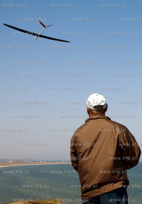 Trojmiejscy mlosnicy szybowcow  sterowanych radiem...