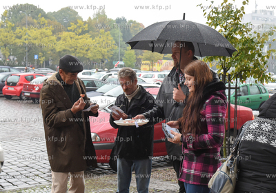 Slupsk. Kandydat na posla z list KWW Kukiz'15 Radoslaw...