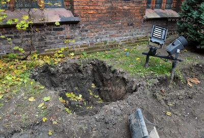 Polmetrowa rzezba glowy Adolfa Hitlera, zostala odkopana...