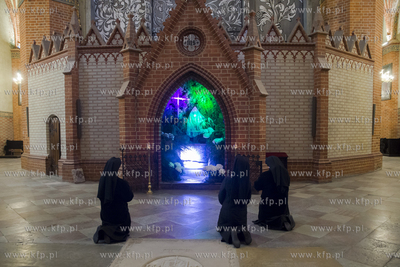 Z powodu pandemii koronawirusa wierni nie mogą uczestniczyć...