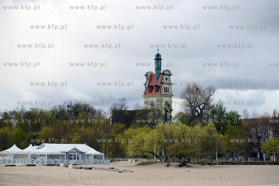 Sobota 25 kwietnia 2020 roku w Sopocie, godziny przedpołudniowe...