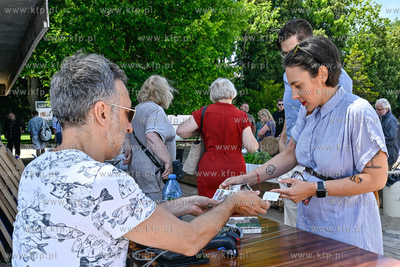 Taras plazowy restauracji Bulaj - Mamuszki 14. Spotkanie...