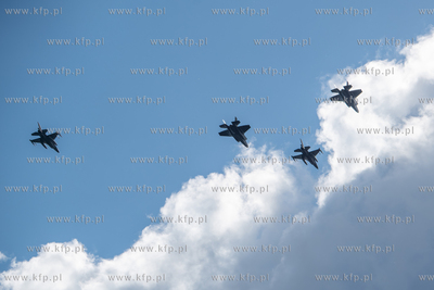 Przelot F35 i F16 nad Westerplatte w Gdańsku podczas...