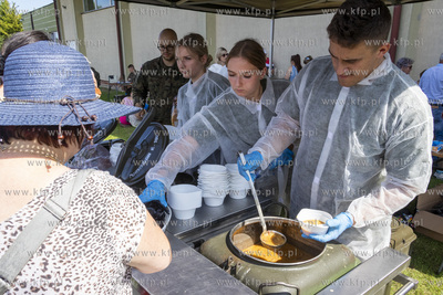 Piknik wojskowy "Silna Biało-Czerwona" na stadionie...