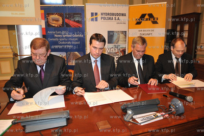 W siedzibie Rady Miasta Gdanska podpisano umowe pomiedzy...