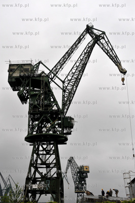 Stocznia Gdanska SA. Stoczniowe dzwigi na wysokosci...