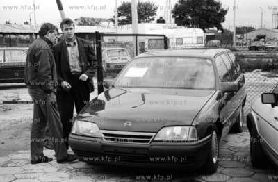 Salon i warsztat samochodow firmy BIG Autohandel w...