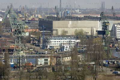 Gdansk. Widok z wiezowca zieleniak na Stocznie Gdanska...