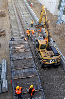 Gdansk Matarnia. Budowa torowiska, ukladanie podkladow...