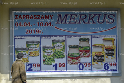 Gdańsk, ul. Kocurki. Sklep spożywczy - Merkus Supermarket....