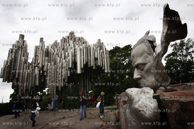 Helsinki. Nz. pomnik poswiecony kompozytorowi Jeanowi...
