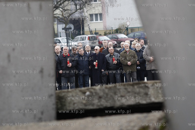 Gdansk. Pomnik Poleglych Stoczniowcow. Stoczniowcy...