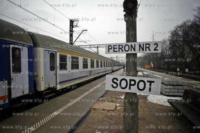 Sopot. Przebudowa peronu dla pociagow dalekobieznych....