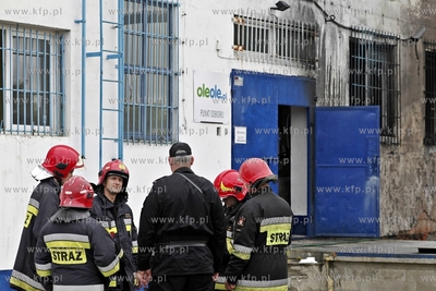 Pozar w punkcie odbioru towaru sklepow OLE OLE i RTV...