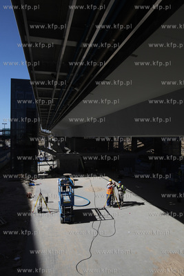 Gdańsk. Próby obciążeniowe budowanego wiaduktu...