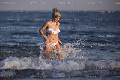 Gdańsk Jelitkowo. Morsy powitały Nowy Rok tradycyjną...