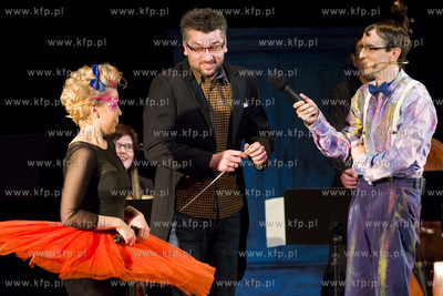 Opera Bałtycka. Opera TU  ! TU ! Choć cztery struny...